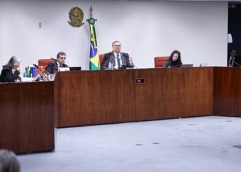 STF acata decisão de Flávio Dino e mantém proibição à aposentadoria compulsória como pena máxima