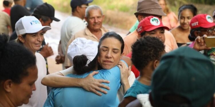 Raquel Lyra regulamenta Auxílio Pernambuco, que concede R$ 2,5 mil para afetados pelas fortes chuvas no estado