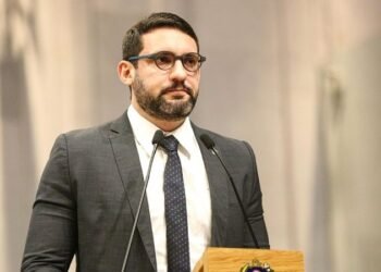 TCE atende pedido de Romero Albuquerque e suspende pagamentos da Secretaria de Educação