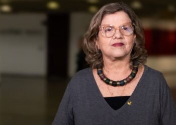 Teresa Leitão reúne aliados e movimentos sociais em plenária no Recife