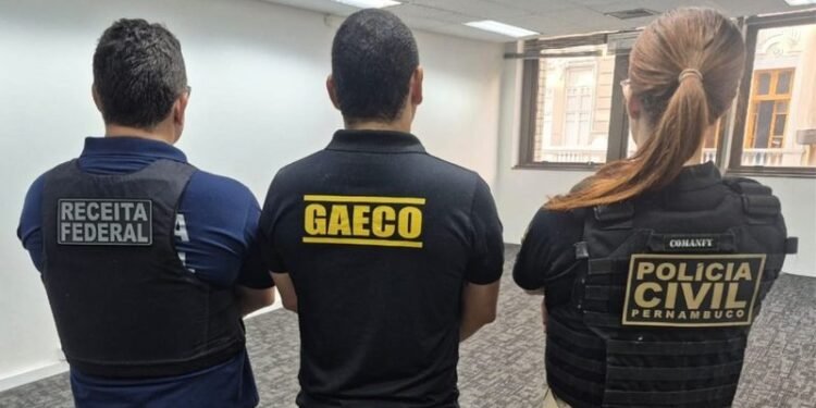 Receita Federal cumpre mandados de busca e apreensão em Pernambuco devido a suspeita de lavagem de dinheiro com bets