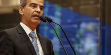 Após novos ataques, Alberto Feitosa cobra retomada do monitoramento de tubarões e plano de ação para praias de risco