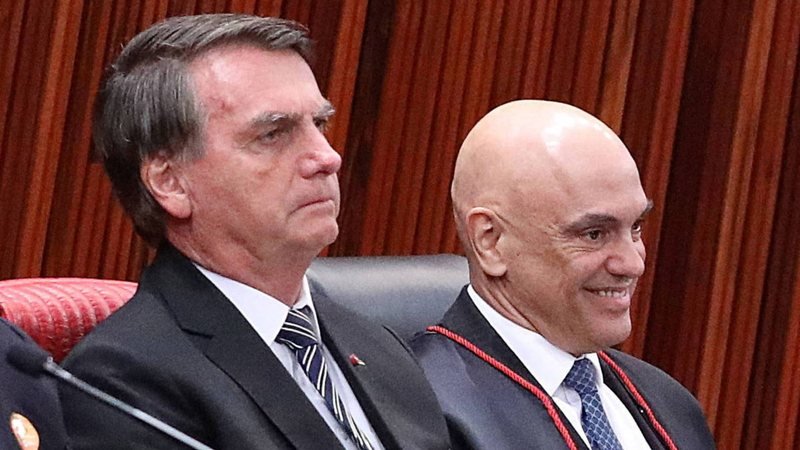 Alexandre de Moraes dá 48 horas para PGR avaliar se apreensão de arma revoga prisão de Bolsonaro