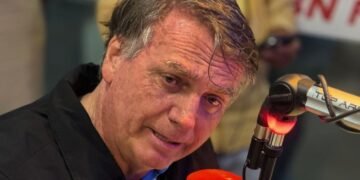 documentário sobre gestão de Bolsonaro na covid-19 chega antes de Dark Horse nos cinemas