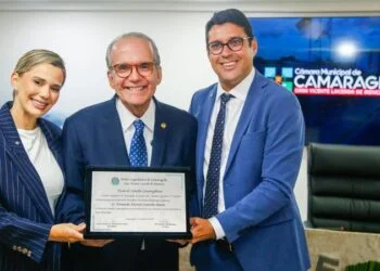 Após receber título de cidadão de Camaragibe, Fernando Dueire recebe apoio de mais um prefeito