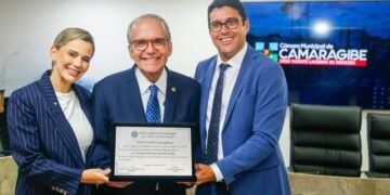 Após receber título de cidadão de Camaragibe, Fernando Dueire recebe apoio de mais um prefeito