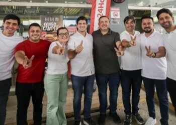 Caminhada de João Campos em Paulista reúne lideranças da Frente Popular
