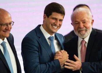 João Campos tenta maior conexão com ações de Lula, participa de entregas no Sertão e transmite mensagem do presidente