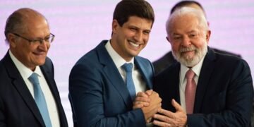 João Campos tenta maior conexão com ações de Lula, participa de entregas no Sertão e transmite mensagem do presidente