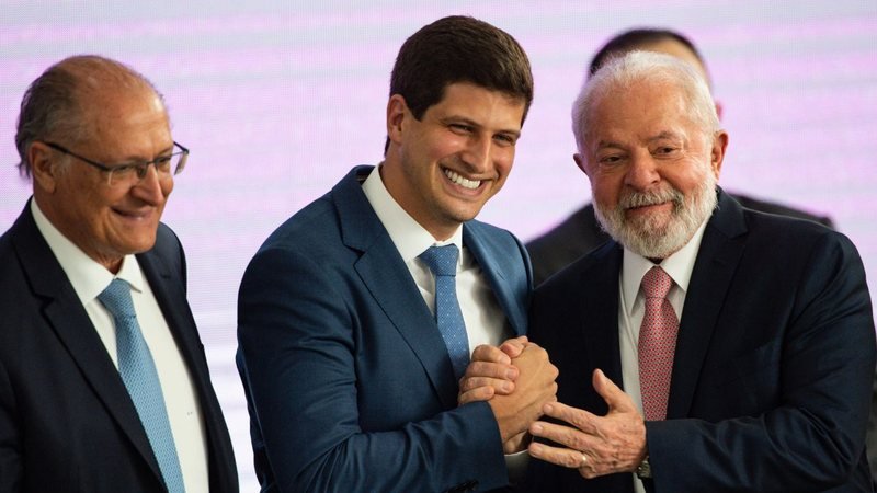 João Campos tenta maior conexão com ações de Lula, participa de entregas no Sertão e transmite mensagem do presidente