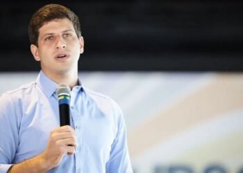 João Campos critica segurança de Pernambuco e diz ser alvo de ataques digitais