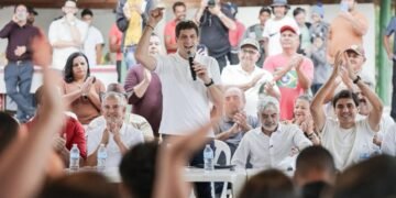 Em visita à Pedra, João Campos promete retomar projeto de pavimentação da PE-244 e ouve demandas da bacia leiteira