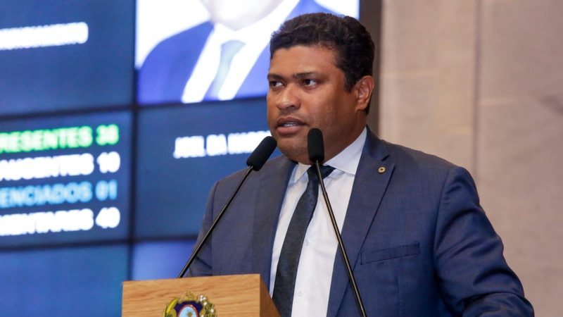 Joel da Harpa relata agressão durante confusão com flanelinhas em Caruaru e sofre fratura na mão