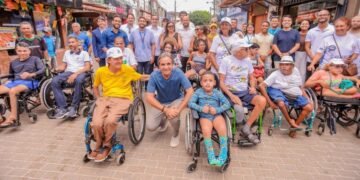Porto de Galinhas volta a oferecer banho de mar assistido para pessoas com deficiência