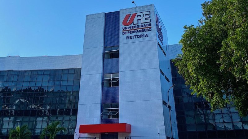 UPE abre seleção para 37 professores auxiliares com salário de quase R$ 3 mil