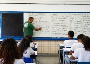 Brasil registra menor taxa de analfabetismo da série histórica, aponta IBGE