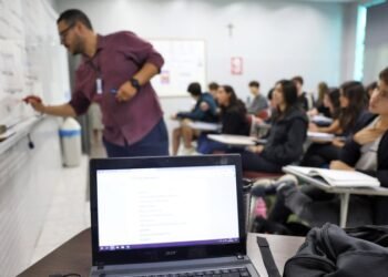 Pernambuco nomeia mais 402 professores, com 20 profissionais para atendimento a pessoas com deficiência
