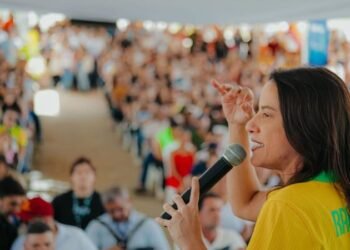 Raquel Lyra entrega 255 moradias em Caruaru, autoriza Colégio da Polícia Militar e anuncia pacote de obras