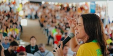 Raquel Lyra entrega 255 moradias em Caruaru, autoriza Colégio da Polícia Militar e anuncia pacote de obras