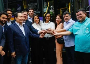 Raquel Lyra entrega 40 novos ônibus para a RMR e amplia renovação da frota do transporte público