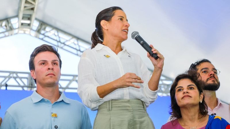 Raquel Lyra entrega 185 veículos para reforçar assistência social em Pernambuco