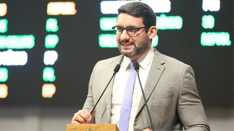 Romero Albuquerque pede convocação do secretário de Educação na Alepe