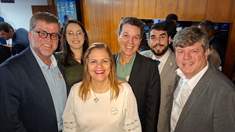 Simepe acompanha em Brasília aprovação de novo piso nacional para médicos e citurgiões-dentistas