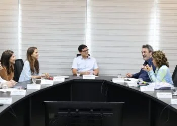 Victor Marques recebe representante do UNICEF e discute políticas para infância no Recife