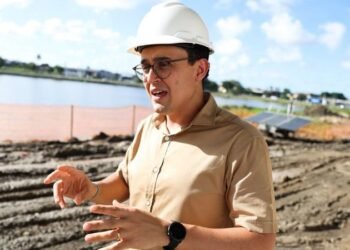 Victor Marques vistoria obras de reservatório da Abdias e promete entrega em 2027
