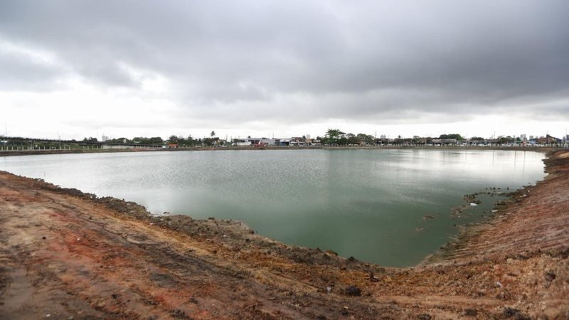 Prefeitura do Recife conclui escavação de dois reservatórios de água na Abdias de Carvalho
