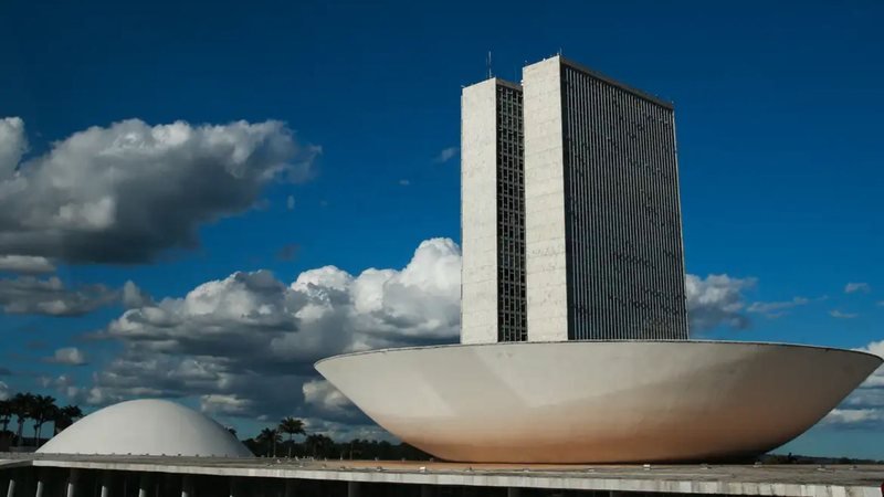 Estudo aponta destinação de R$ 1,3 bilhão em emendas de comissão sem transparência