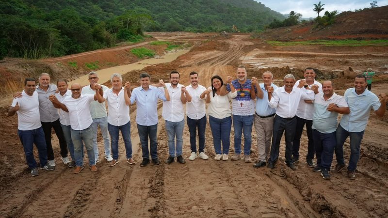 Eduardo da Fonte visita obras da Barragem do Engenho Pereira e elogia retomada promovida pelo Governo de Pernambuco