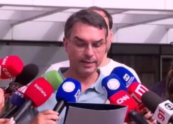União Progressista decide ficar neutra na disputa presidencial e frustra Flávio Bolsonaro