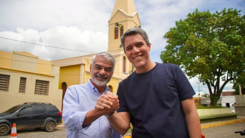 Humberto Costa recebe apoio de Pedro Freitas, prefeito de Aliança, aliado de Raquel Lyra
