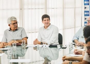 João Campos defende maior atuação do Estado na requalificação do Centro do Recife durante encontro com empresários