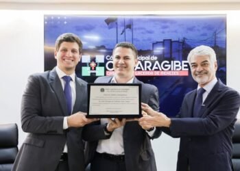 Em meio a impasse com MPPE, João Campos recebe título de cidadão de Camaragibe