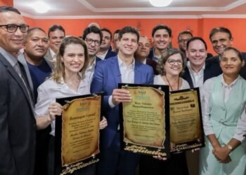 João Campos recebe título de cidadão de Itaquitinga junto a Marília Arraes e Teresa Leitão