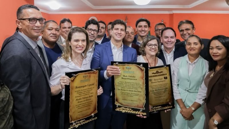 João Campos recebe título de cidadão de Itaquitinga junto a Marília Arraes e Teresa Leitão