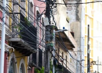 Obras de embutimento de fios avançam no Bairro do Recife e ampliam área livre de cabeamento aéreo