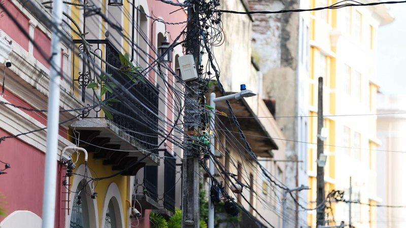 Obras de embutimento de fios avançam no Bairro do Recife e ampliam área livre de cabeamento aéreo
