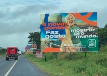 Após ação do PSD, TRE vê indícios de propaganda para João Campos em outdoors da PCR, mas ouvirá prefeitura antes de decisão