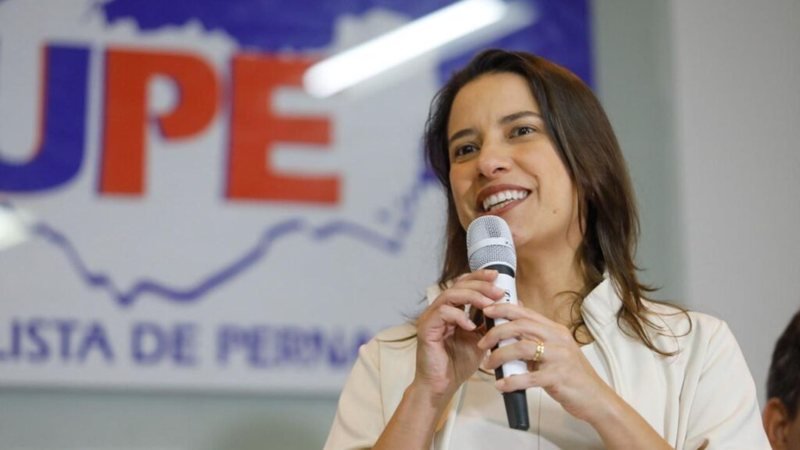 Pernambuco homologa resultado de concurso público para UPE e nomeia novos analistas para educação