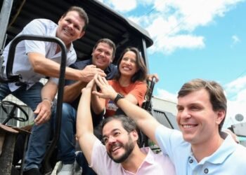 Miguel Coelho acompanha Raquel Lyra e Túlio Gadelha em agenda de obras na Mata Sul