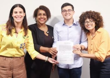 Victor Marques firma apoio a cursinho popular do Recife para oferecer bolsas de R$ 200 a alunos