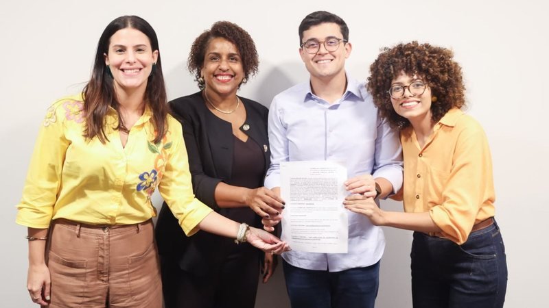 Victor Marques firma apoio a cursinho popular do Recife para oferecer bolsas de R$ 200 a alunos