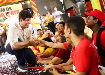 ‘Vamos construir um estado melhor’, promete João Campos