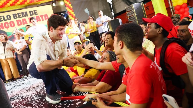 ‘Vamos construir um estado melhor’, promete João Campos