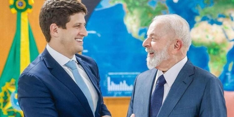 João Campos lança nova propaganda com Lula de olho em voto “Luquel”