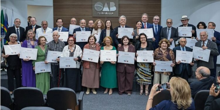 OAB-PE entrega Medalha Joaquim Amazonas a 29 juristas no Mês da Advocacia