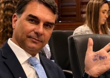 Flávio Bolsonaro diz que ‘Nordeste é a solução do Brasil’ e promete manter Bolsa Família